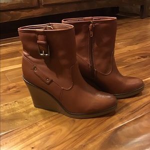 Liz and Co wedge booties